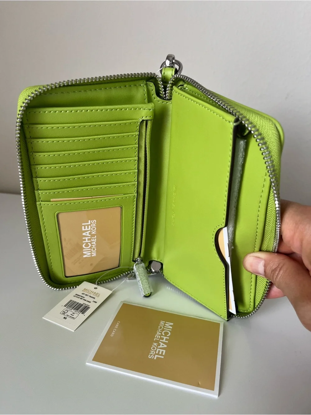 Michael Kors Jet set travel large flat phone case🎈🎈